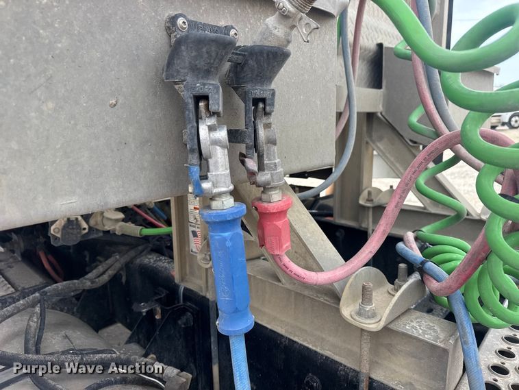 image for item DQ4346 2012 Kenworth T800 semi truck