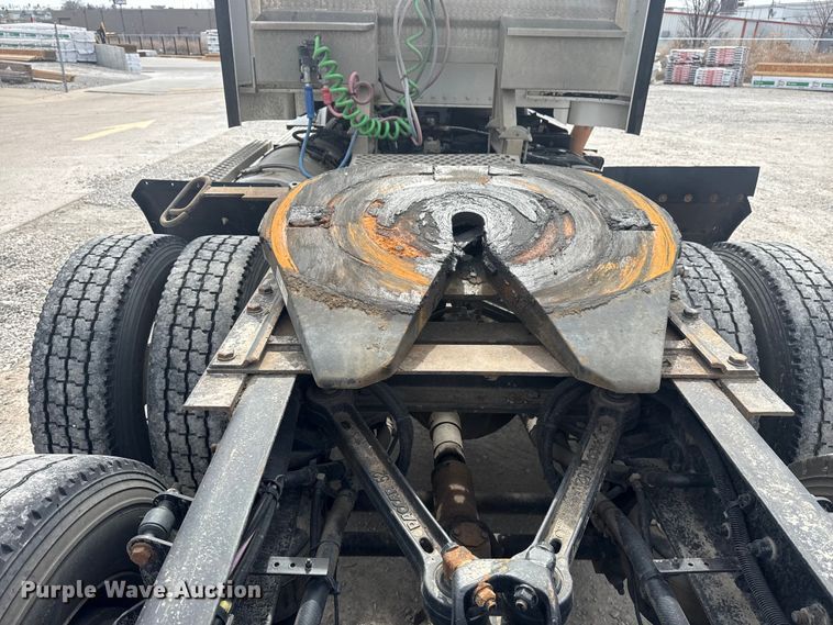 image for item DQ4346 2012 Kenworth T800 semi truck