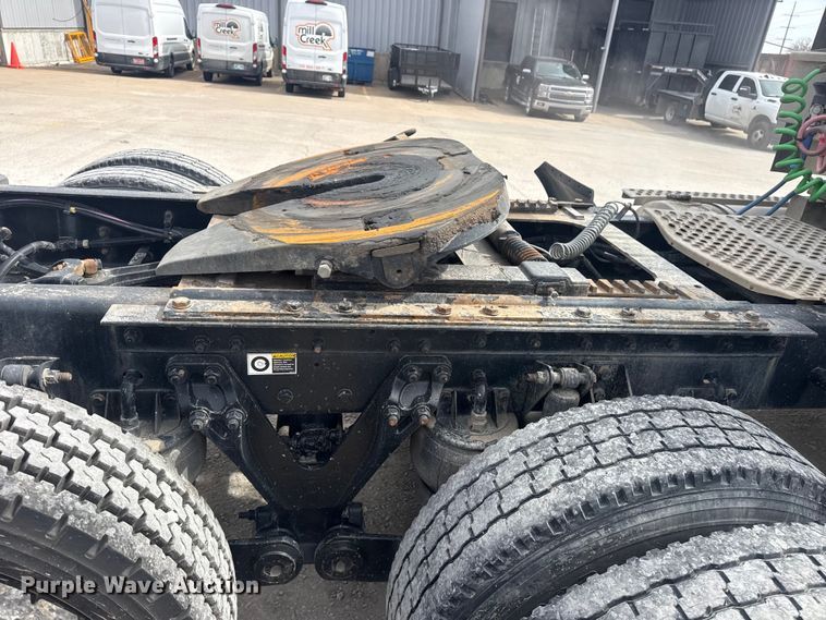 image for item DQ4346 2012 Kenworth T800 semi truck