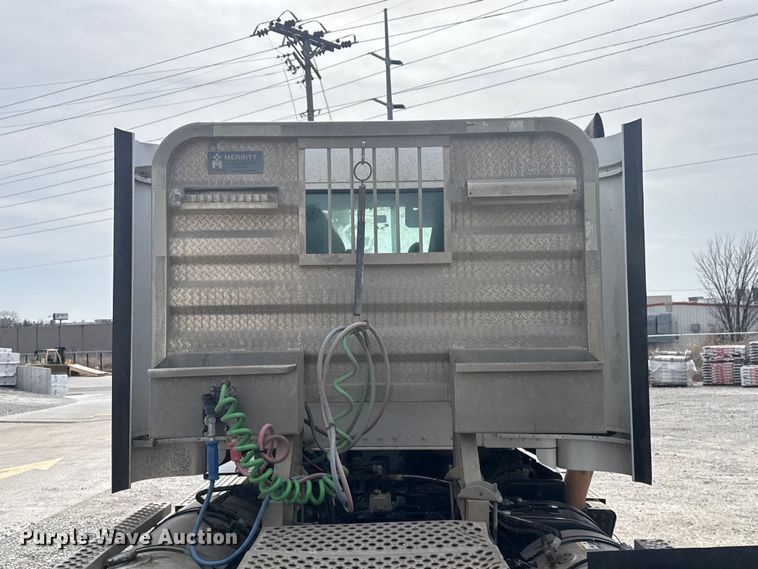 image for item DQ4346 2012 Kenworth T800 semi truck