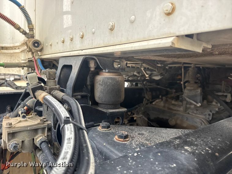 image for item DQ4346 2012 Kenworth T800 semi truck