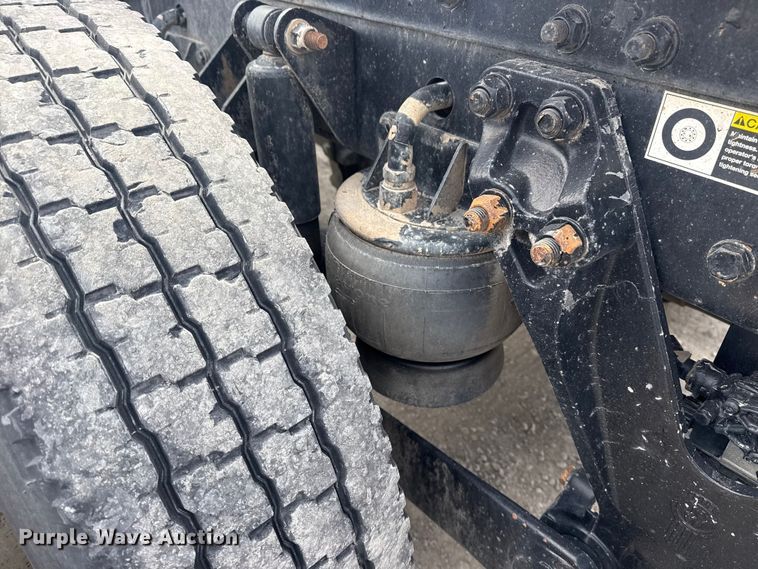 image for item DQ4346 2012 Kenworth T800 semi truck