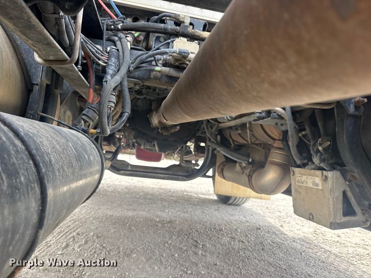 image for item DQ4346 2012 Kenworth T800 semi truck