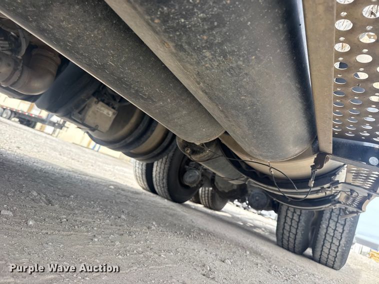 image for item DQ4346 2012 Kenworth T800 semi truck