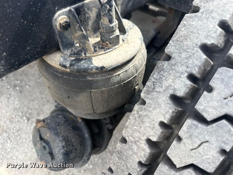 image for item DQ4346 2012 Kenworth T800 semi truck