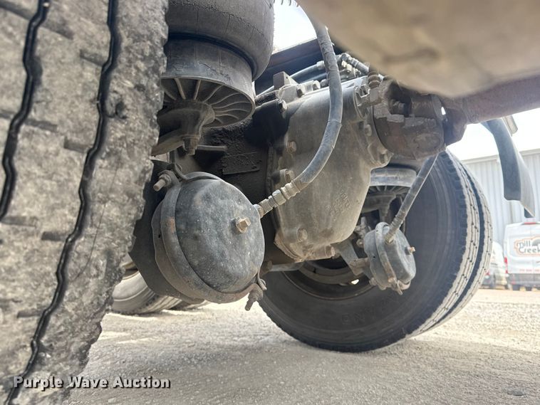 image for item DQ4346 2012 Kenworth T800 semi truck