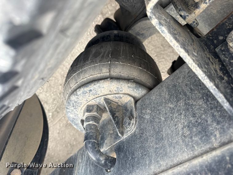 image for item DQ4346 2012 Kenworth T800 semi truck