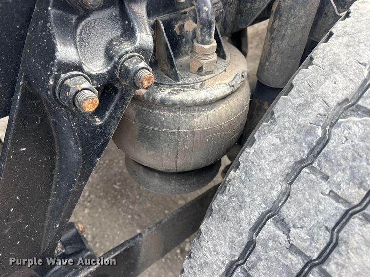 image for item DQ4346 2012 Kenworth T800 semi truck