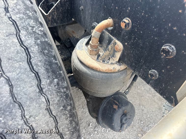 image for item DQ4346 2012 Kenworth T800 semi truck