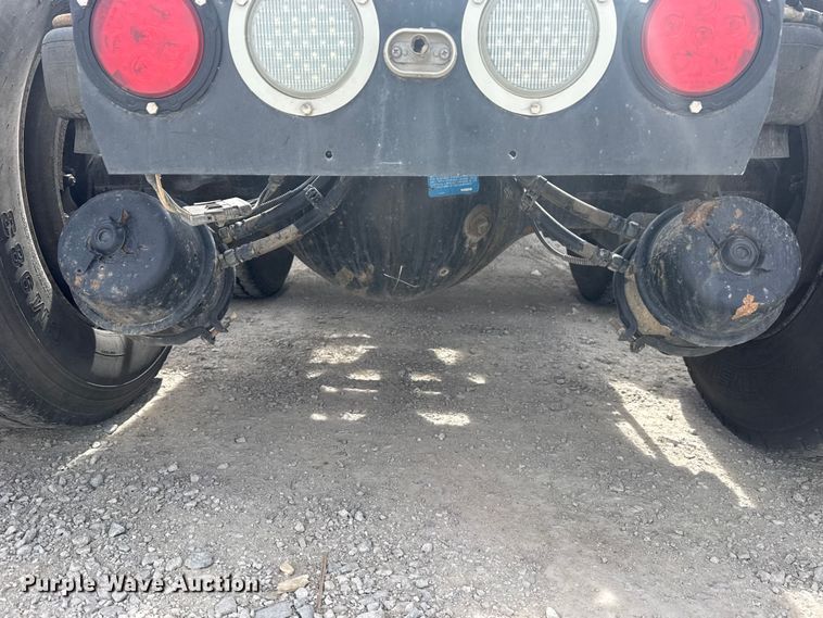 image for item DQ4346 2012 Kenworth T800 semi truck