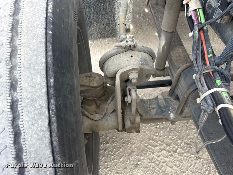 image for item DQ4346 2012 Kenworth T800 semi truck