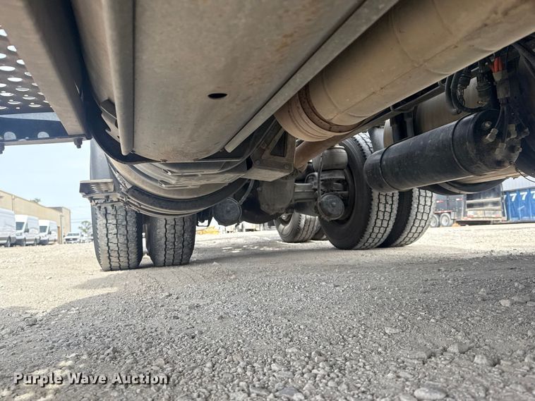 image for item DQ4346 2012 Kenworth T800 semi truck