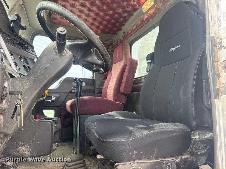 image for item DQ4346 2012 Kenworth T800 semi truck