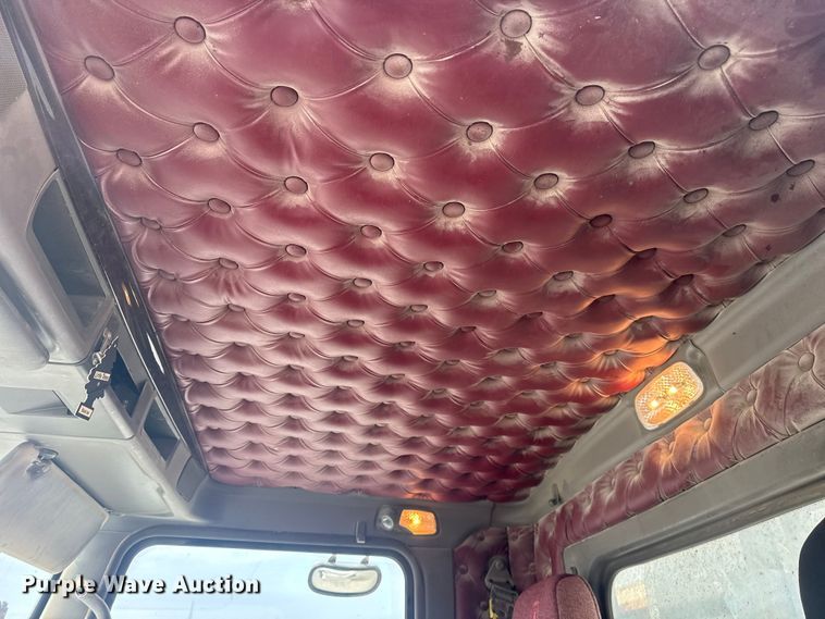 image for item DQ4346 2012 Kenworth T800 semi truck