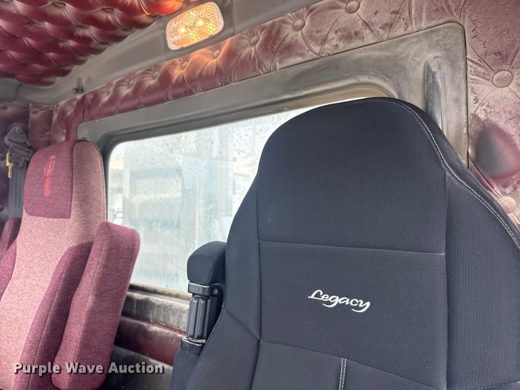 image for item DQ4346 2012 Kenworth T800 semi truck