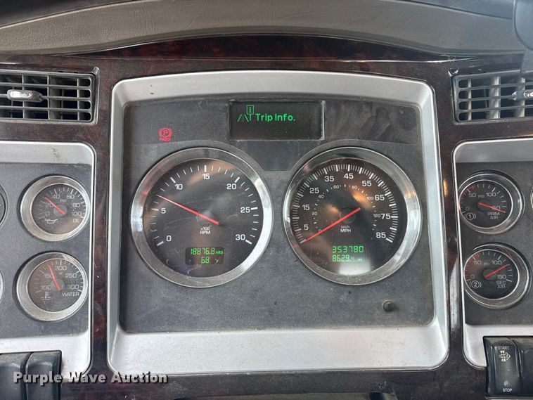 image for item DQ4346 2012 Kenworth T800 semi truck