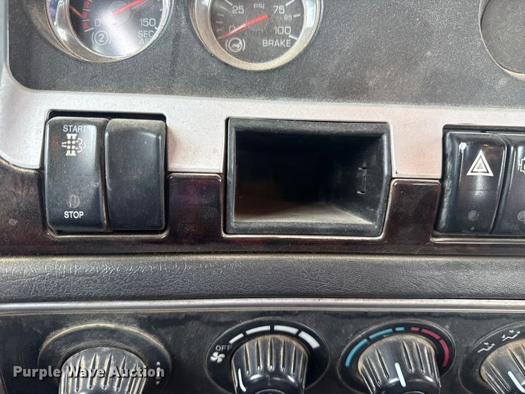 image for item DQ4346 2012 Kenworth T800 semi truck