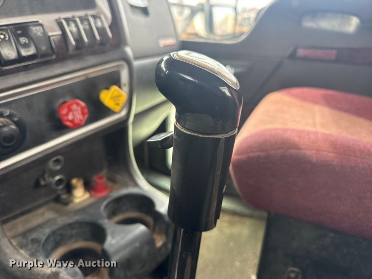 image for item DQ4346 2012 Kenworth T800 semi truck