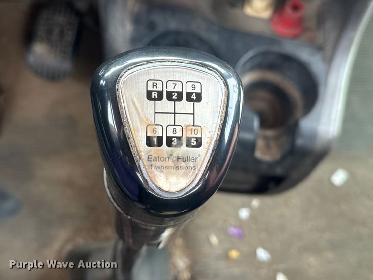 image for item DQ4346 2012 Kenworth T800 semi truck