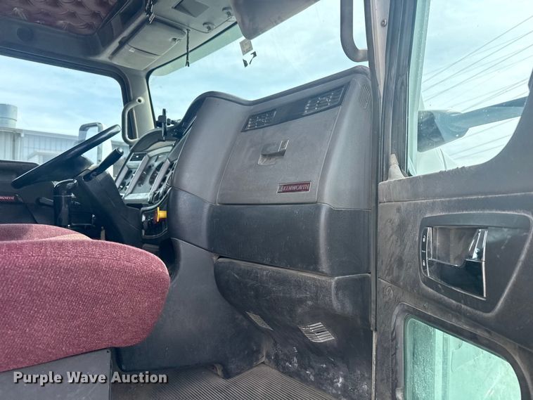 image for item DQ4346 2012 Kenworth T800 semi truck