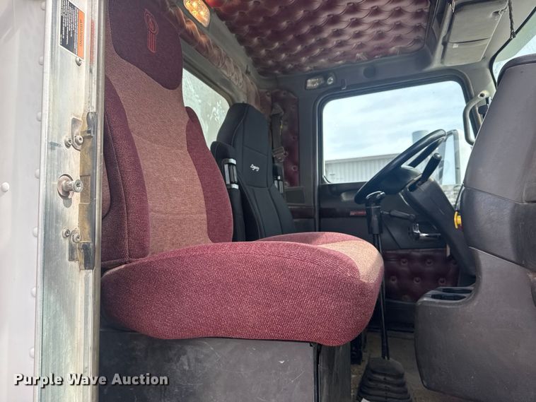 image for item DQ4346 2012 Kenworth T800 semi truck