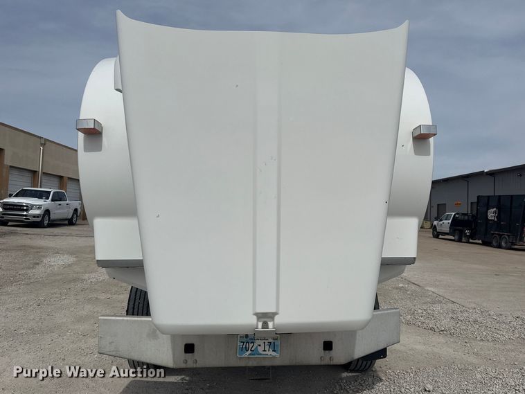 image for item DQ4346 2012 Kenworth T800 semi truck