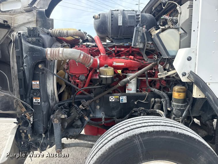 image for item DQ4346 2012 Kenworth T800 semi truck