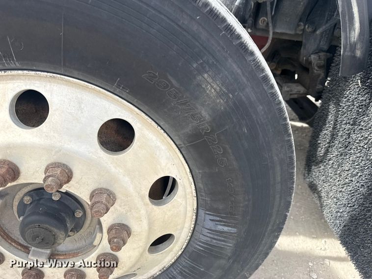 image for item DQ4346 2012 Kenworth T800 semi truck