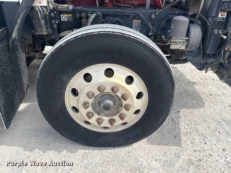 image for item DQ4346 2012 Kenworth T800 semi truck