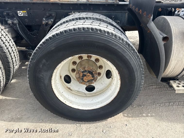 image for item DQ4346 2012 Kenworth T800 semi truck