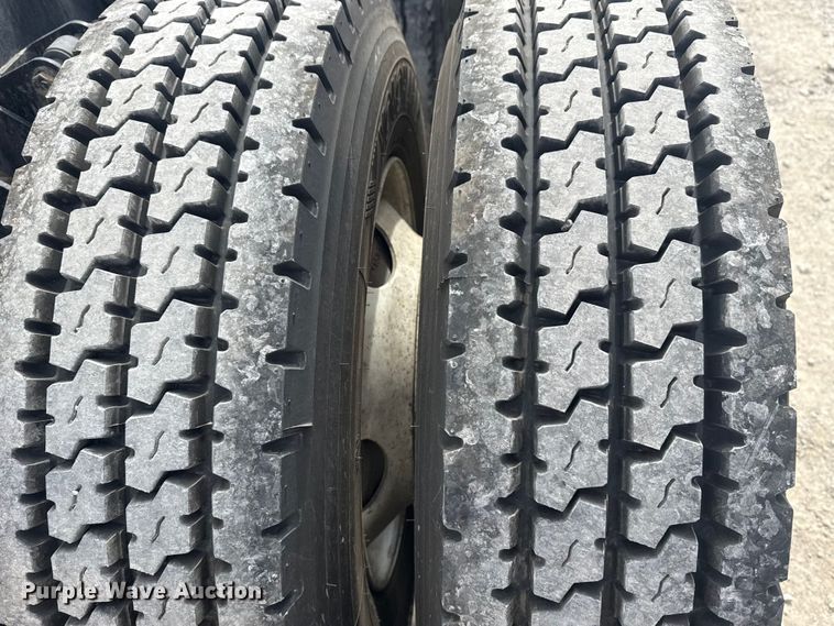 image for item DQ4346 2012 Kenworth T800 semi truck