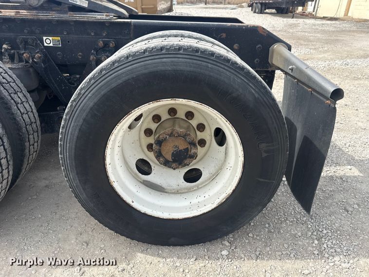 image for item DQ4346 2012 Kenworth T800 semi truck