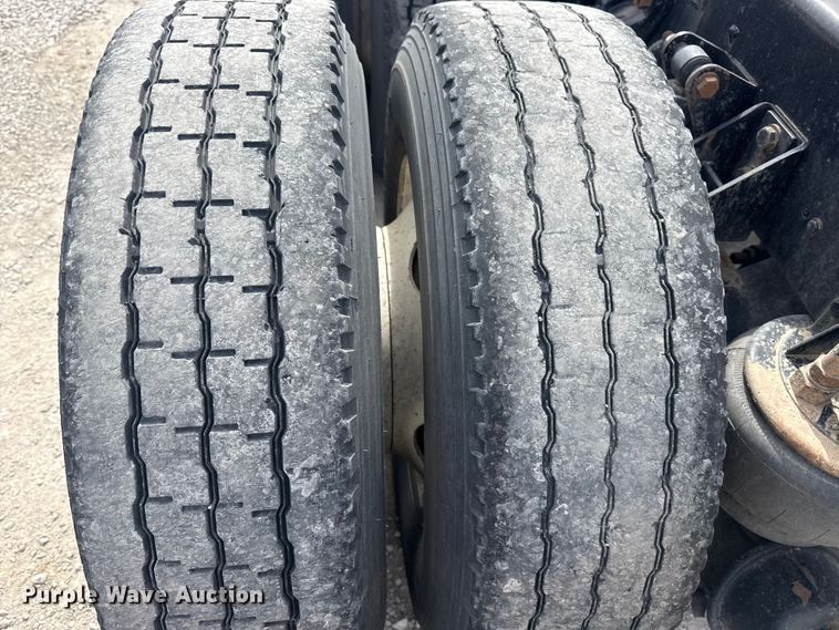 image for item DQ4346 2012 Kenworth T800 semi truck