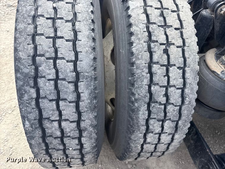 image for item DQ4346 2012 Kenworth T800 semi truck