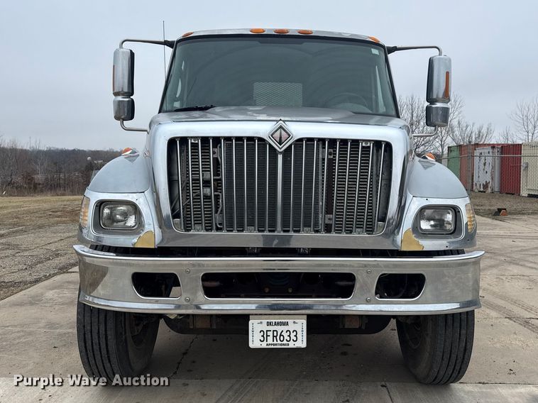 image for item DQ4357 2007 International 7400 flatbed truck