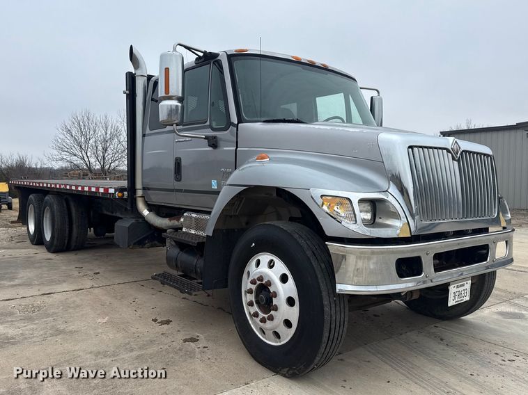 image for item DQ4357 2007 International 7400 flatbed truck