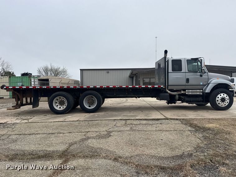image for item DQ4357 2007 International 7400 flatbed truck
