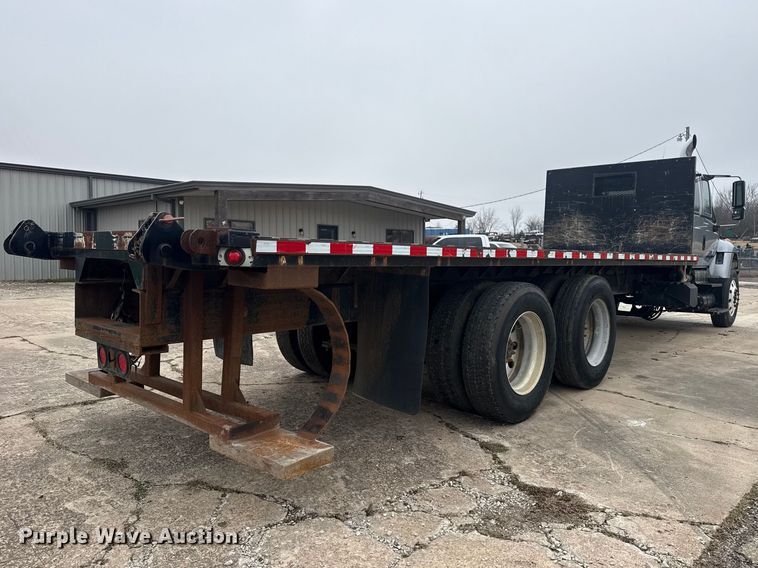 image for item DQ4357 2007 International 7400 flatbed truck