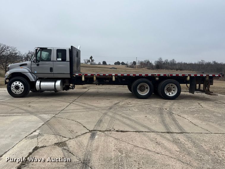 image for item DQ4357 2007 International 7400 flatbed truck