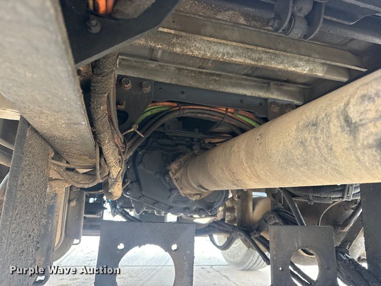 image for item DQ4357 2007 International 7400 flatbed truck