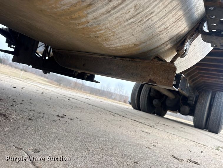 image for item DQ4357 2007 International 7400 flatbed truck