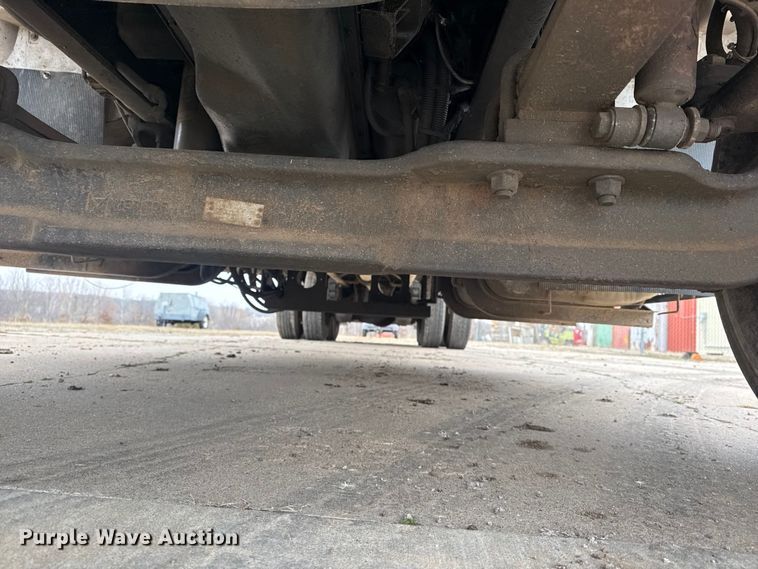 image for item DQ4357 2007 International 7400 flatbed truck