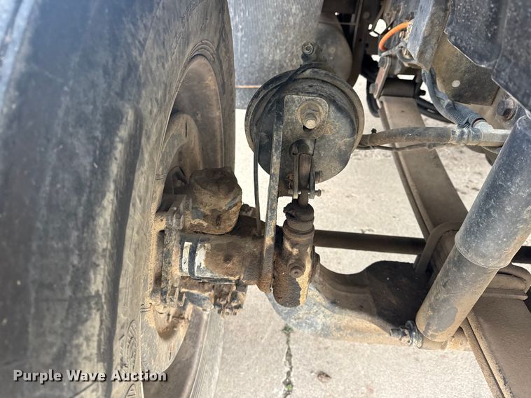 image for item DQ4357 2007 International 7400 flatbed truck