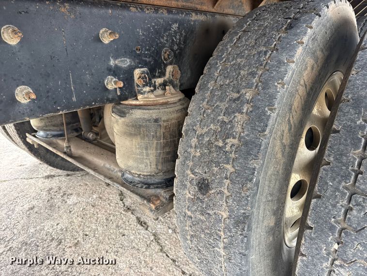 image for item DQ4357 2007 International 7400 flatbed truck