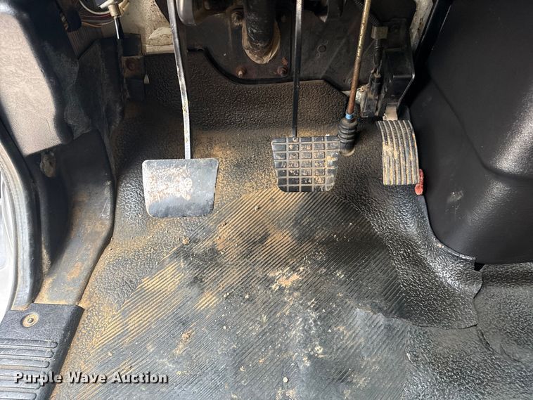 image for item DQ4357 2007 International 7400 flatbed truck