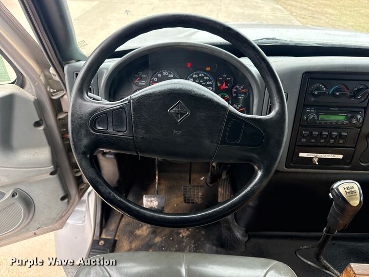 image for item DQ4357 2007 International 7400 flatbed truck