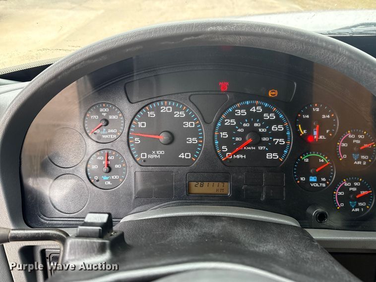 image for item DQ4357 2007 International 7400 flatbed truck