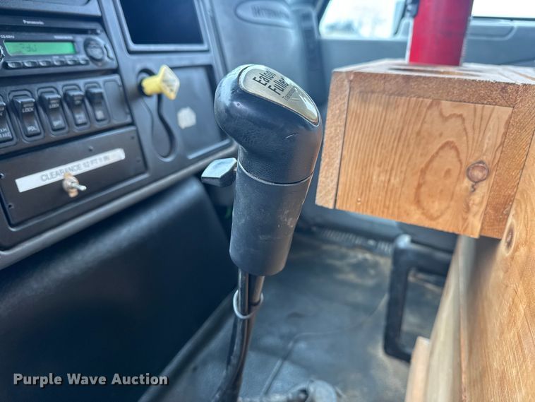 image for item DQ4357 2007 International 7400 flatbed truck