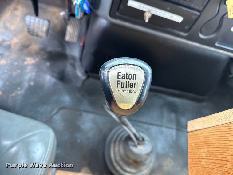 image for item DQ4357 2007 International 7400 flatbed truck