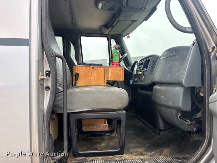 image for item DQ4357 2007 International 7400 flatbed truck